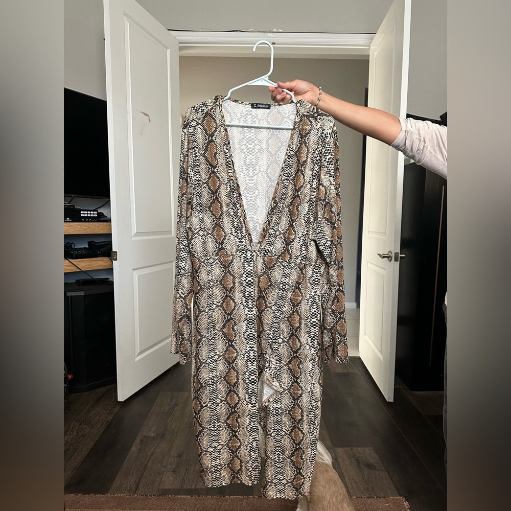 Snakeskin Plunging Neckline Dress ✨🤎